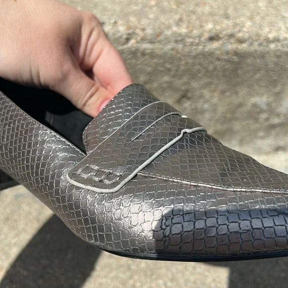 🪩Marc Fisher Silver Snake Scale Embossed Loafers - Picture 6 of 7